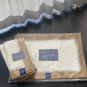 Villeros & Boch NEW set of 4 placemats and napkins
